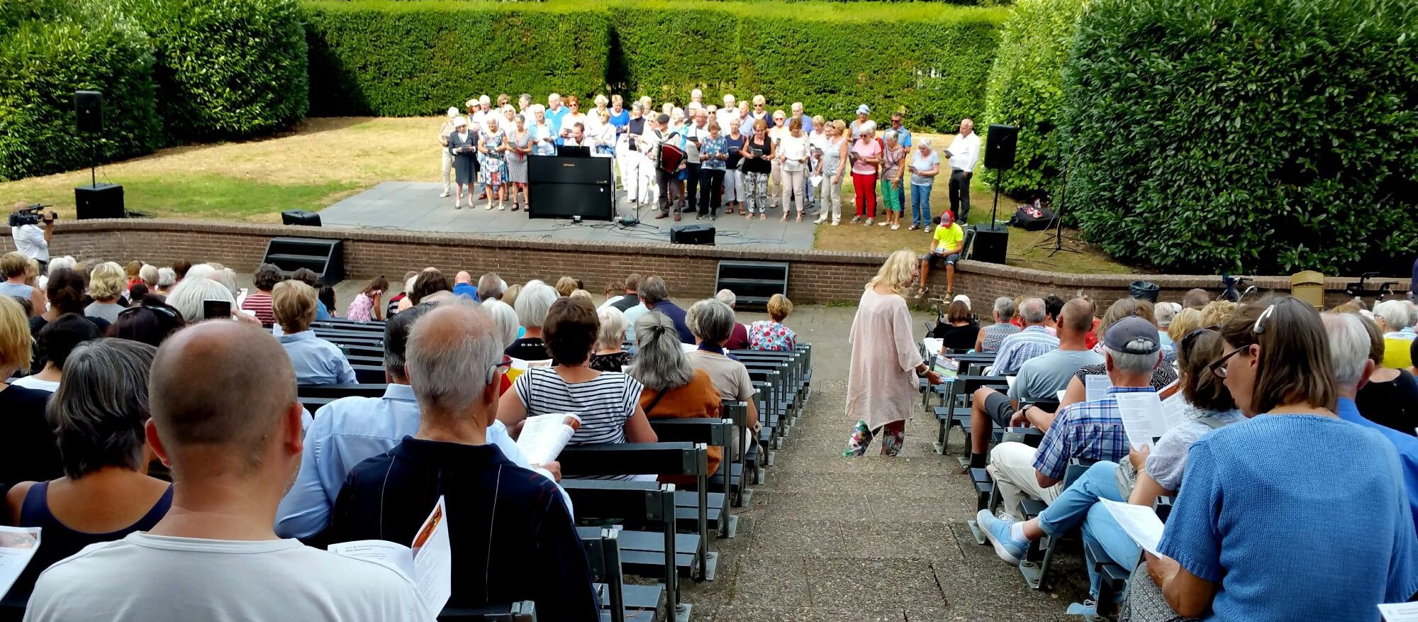Meezingcafé in het Slottuintheater